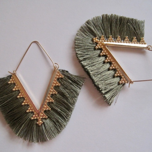 Fringed Green BOHO Earrings BNWOT - Picture 2 of 7
